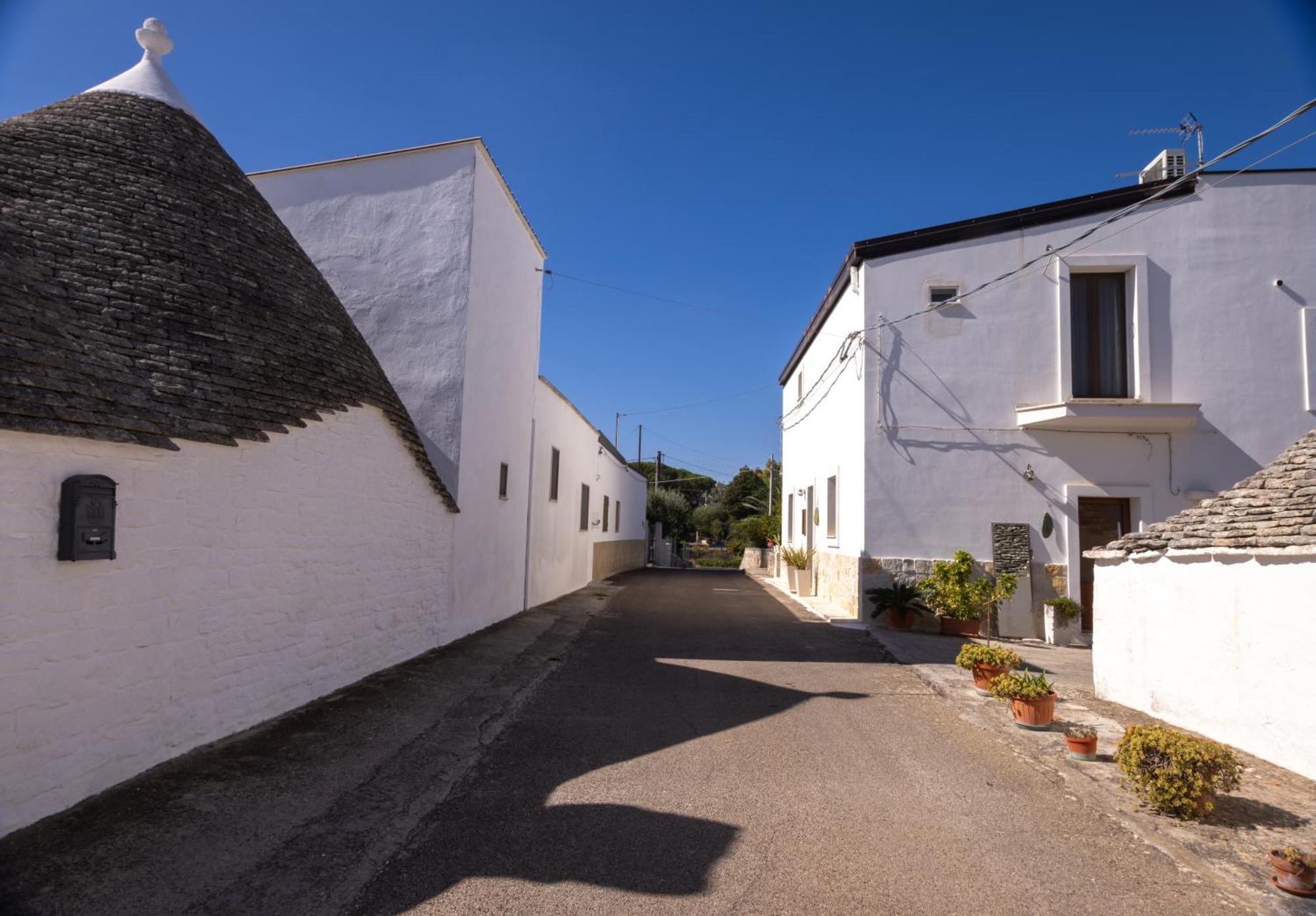 Villa With Trullo And Pool, Alberobello Extérieur photo